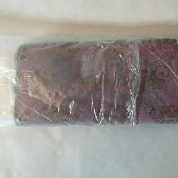 Juicy Couture Y2k Red Velour Wallet NWT still in original packaging - Picture 2 of 8